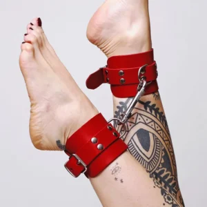 Cavigliere in pelle spessa rosse robuste regolabili con catena resistente unisex fetish bondage elegante